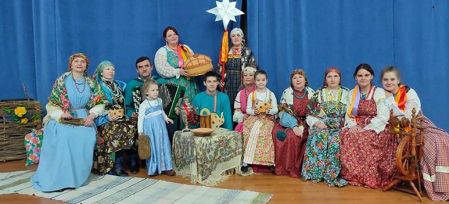 Горожане побывали на фольклорных посиделках и познакомились с русскими традициями