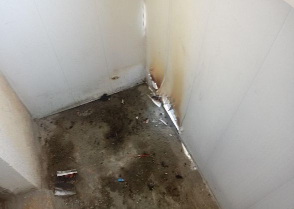 В Краснотурьинске по неизвестной причине загорелся балкон в арендованной квартире