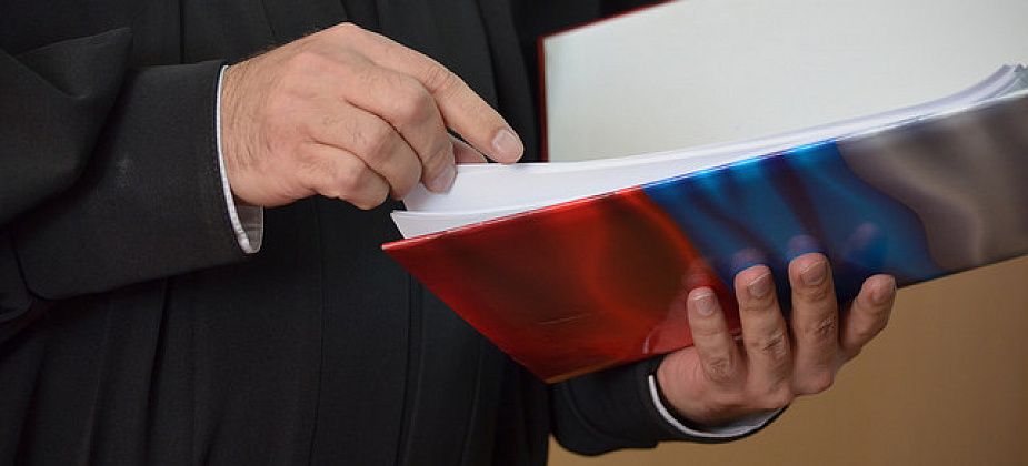 Мужчину обвиняют в смерти загулявшей сожительницы