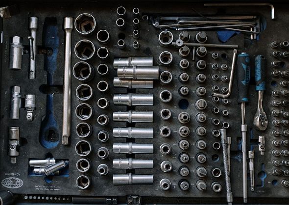 Домкрат, ключи и пассатижи. Какие инструменты должны быть в машине?