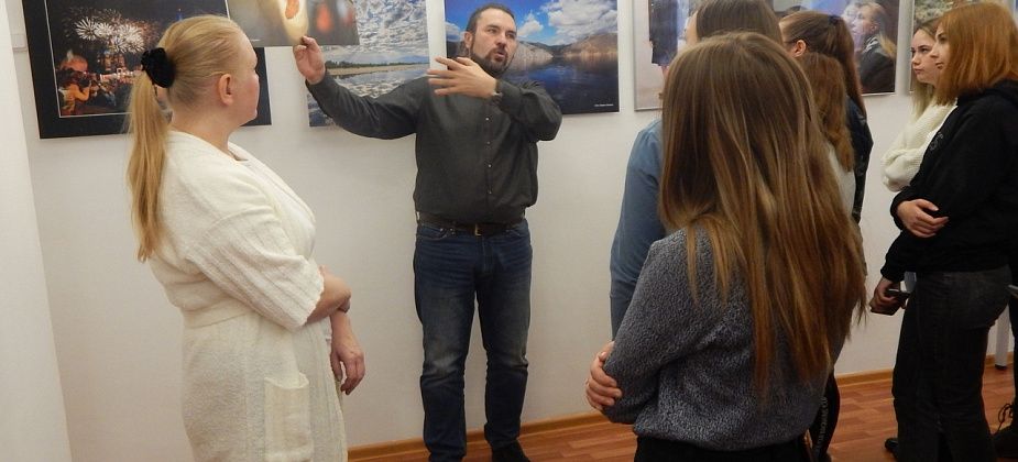 В библиотеке Краснотурьинска открылась фотовыставка Вадима Смалькова
