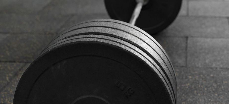 Непрерывная серия упражнений со штангой