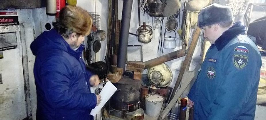 Сотрудники МЧС нагрянули с рейдом в гаражи