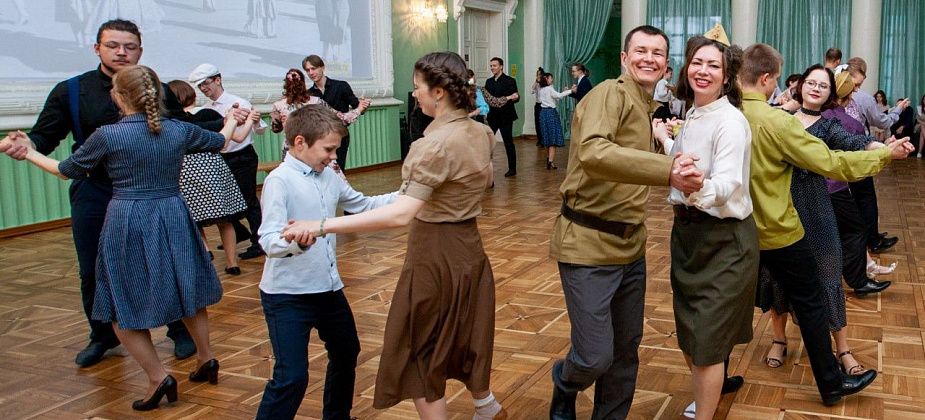Молодежь дала бал в ДК БАЗа