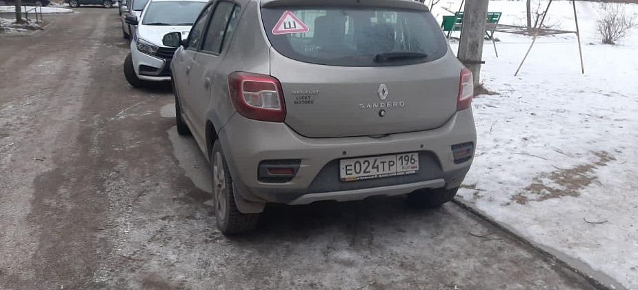 Неизвестный врезался в иномарку и скрылся