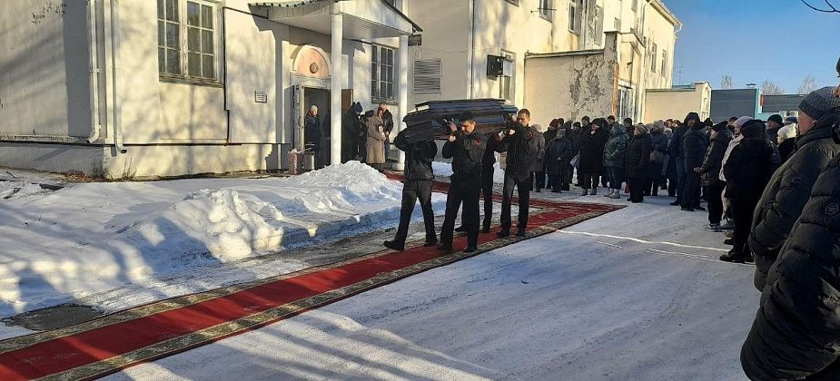 Похоронили водителя автобуса, погибшего в ДТП под Екатеринбургом