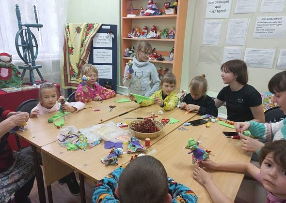 Школьники из Чернореченска самостоятельно сделали обереги. Второй мастер-класс пройдет в пятницу