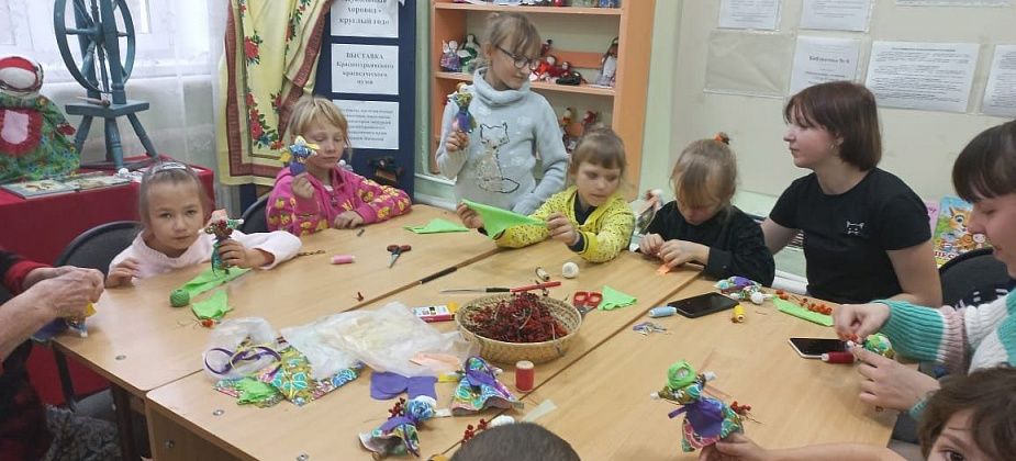 Школьники из Чернореченска самостоятельно сделали обереги. Второй мастер-класс пройдет в пятницу