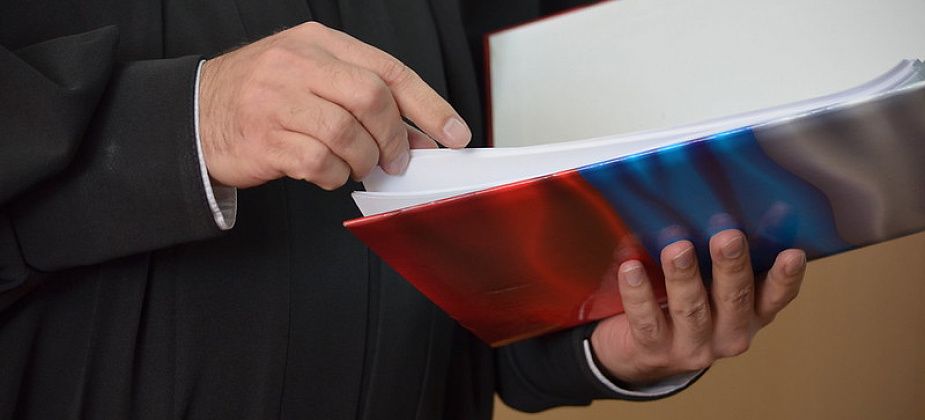 Горожанка пошла под суд: ударила ножом мужа, который ее избил