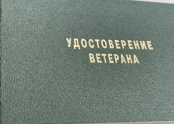Пожарному и другим краснотурьинцам присвоили звания «Ветеран труда»