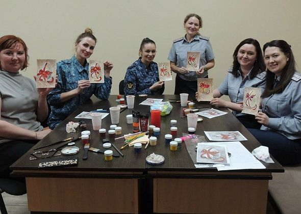 Сотрудники колонии рисовали пасхальные яйца и куличи для психологической разгрузки