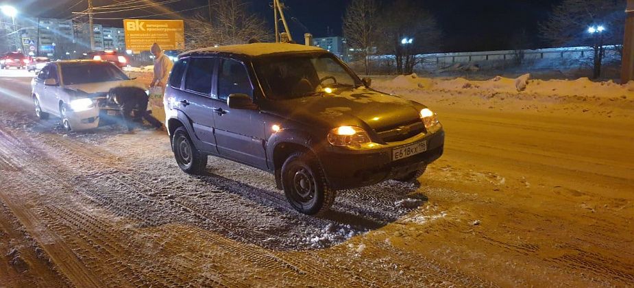 ГИБДД разыскивает очевидцев аварии с тремя машинами