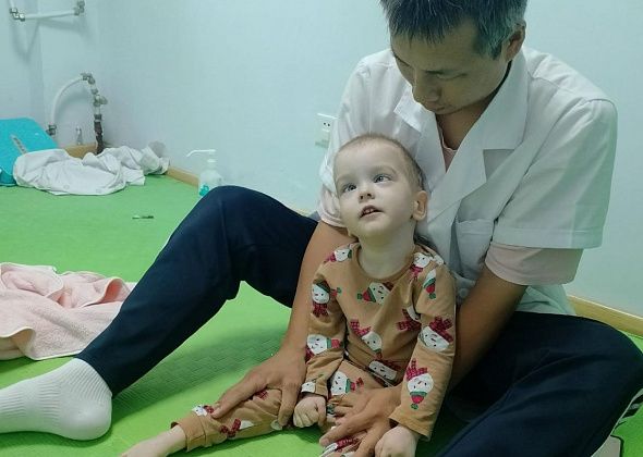 Семья мальчика с ДЦП собирает средства на новый курс реабилитации в китайской клинике