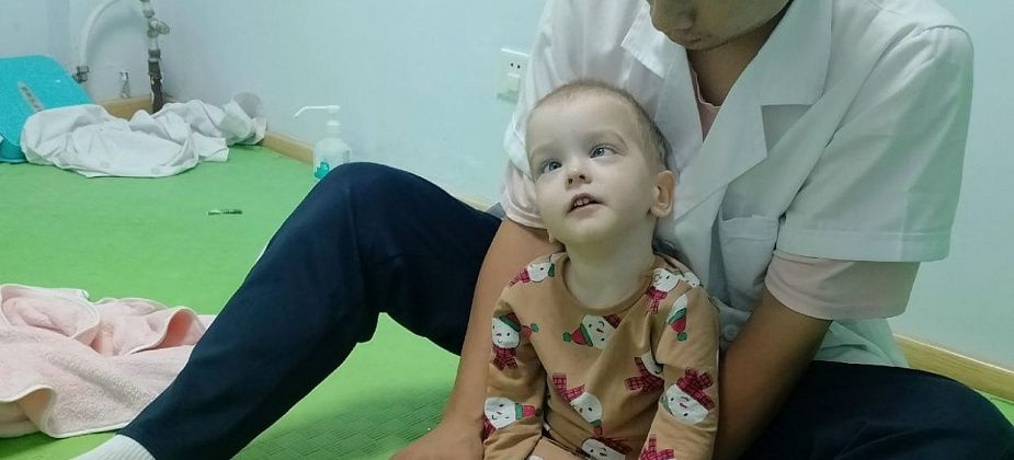 Семья мальчика с ДЦП собирает средства на новый курс реабилитации в китайской клинике