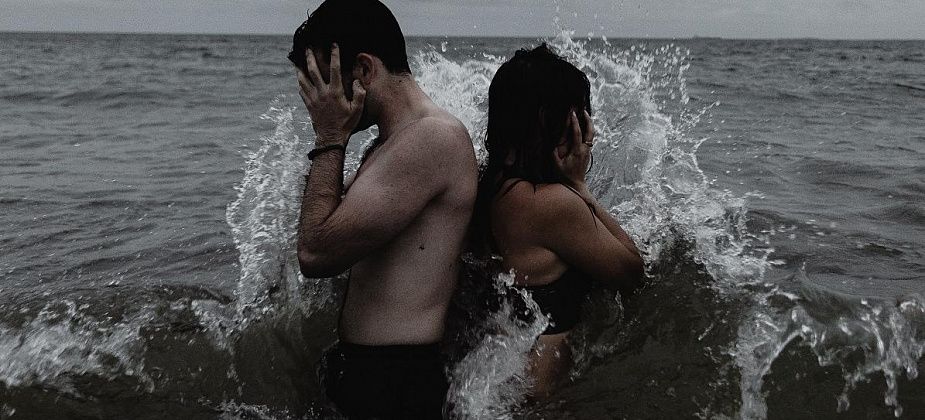 «В тот день я впервые заплакал»: что бывает, когда твоя девушка - агрессор