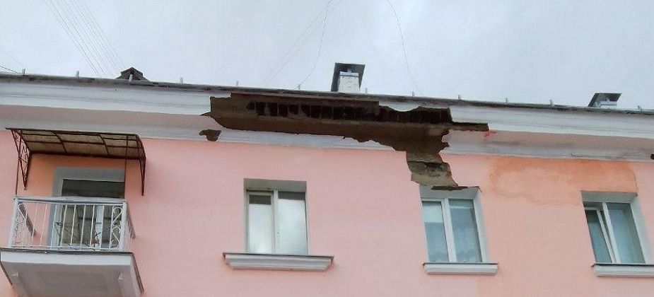 Карниз, штукатурка от которого едва не травмировала мальчика, вероятно, отремонтируют по гарантии