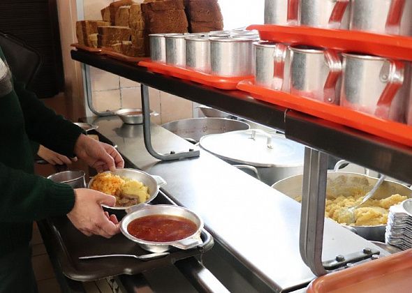 Борщ, бефстроганов и кисель: как в ИК-16 отметили День народного единства