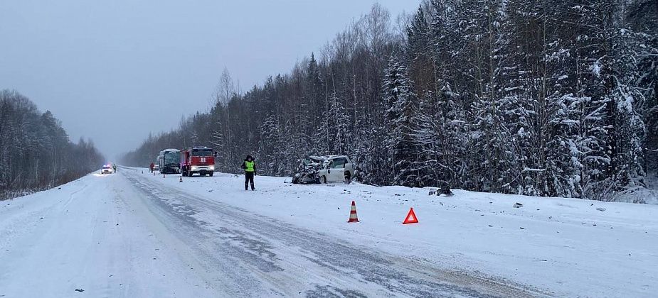 После ДТП с автобусом маршрута Карпинск-Краснотурьинск-Екатеринбург в больницах остаются 2 человека