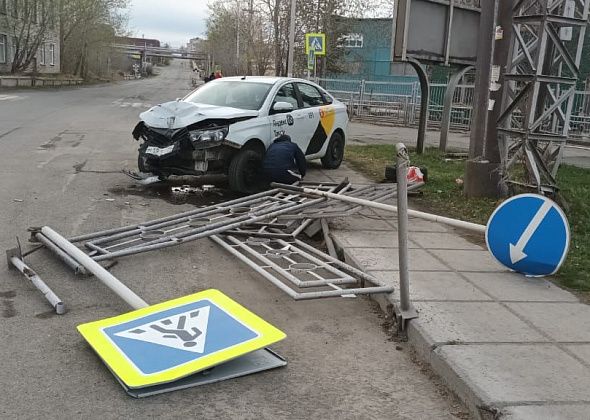 Автомобиль “Яндекс.Такси” попал в ДТП в Краснотурьинске