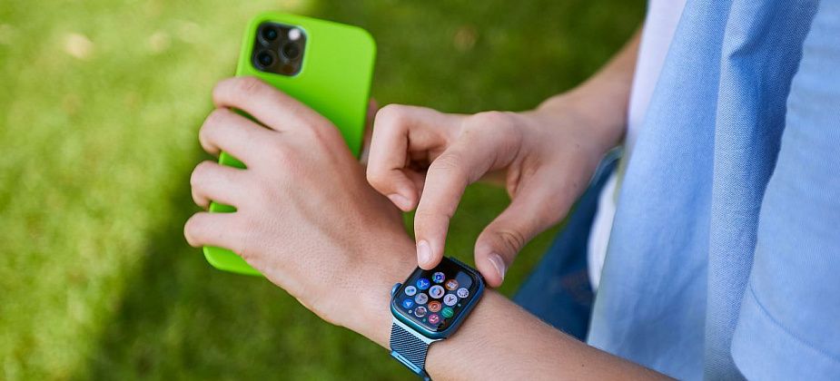 Свердловчане всё чаще выбирают золотые смартфоны и яркие аксессуары