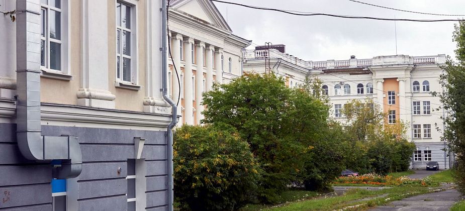 Медики вкладывают почти полтора миллиона рублей в проекты ремонтов больницы в Пелыме