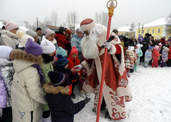Сколько лет Деду Морозу? Горожане поздравили главного зимнего сказочника с днем рождения