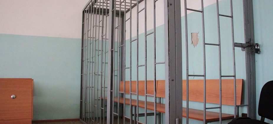Облсуд оставил под стражей обвиняемого в вымогательстве взятки патологоанатома
