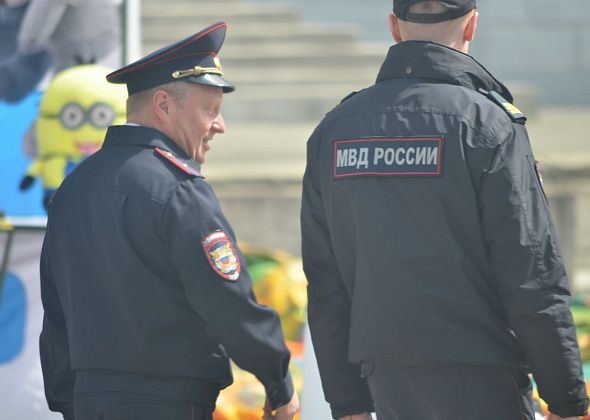 Один пытался бороться, другой — сбежать. За неповиновение полицейским оштрафовали двух горожан