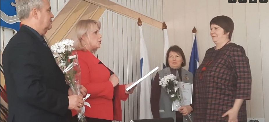 В Краснотурьинске наградили начальников управления образования и станции юннатов
