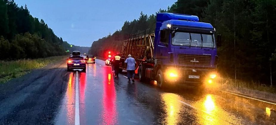 На трассе рядом с Волчанском произошло смертельное ДТП с грузовиком, кроссовером и легковушкой 