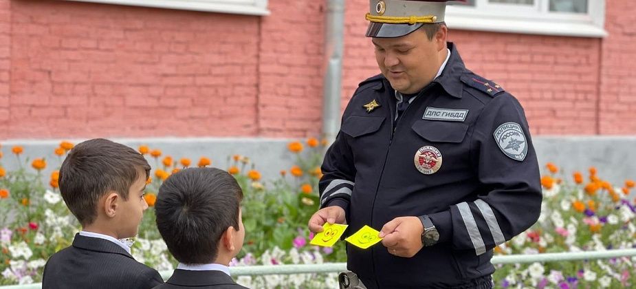 ЮИДовцы и ГИБДД поговорили с первоклашками 