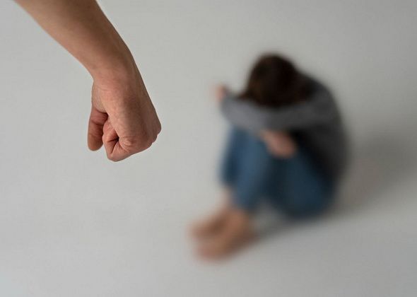 Краснотурьинца, который бил сожительницу и приставлял нож к ее горлу, отправили в колонию