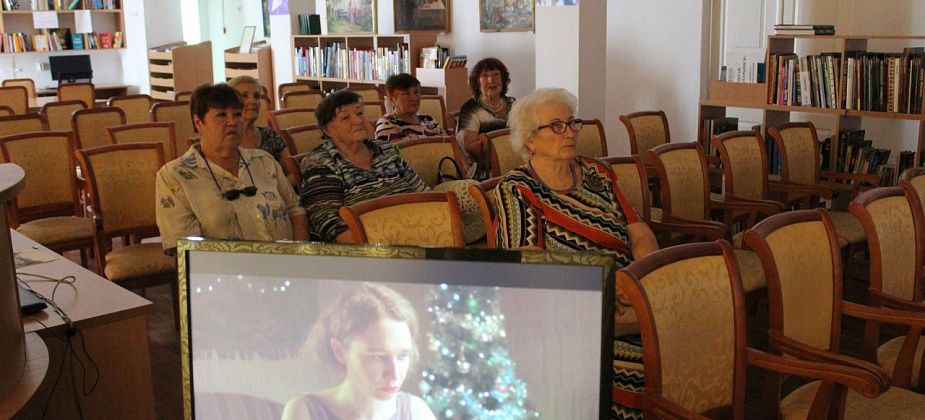 “Каждую субботу хожу смотреть кино”: читательница библиотеки поделилась впечатлениями о кинопоказах