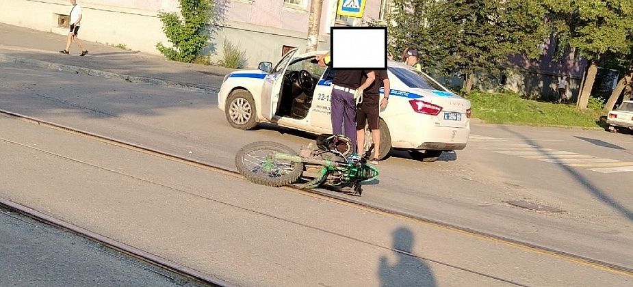 Питбайк с подростком за рулем опрокинулся в Краснотурьинске