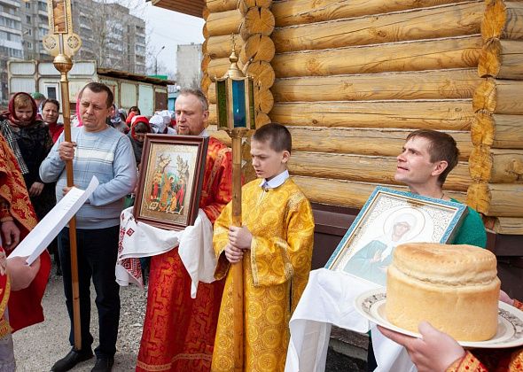 Храм Матроны Московской отметил престольный праздник. Крест нес Сергей Верхотуров