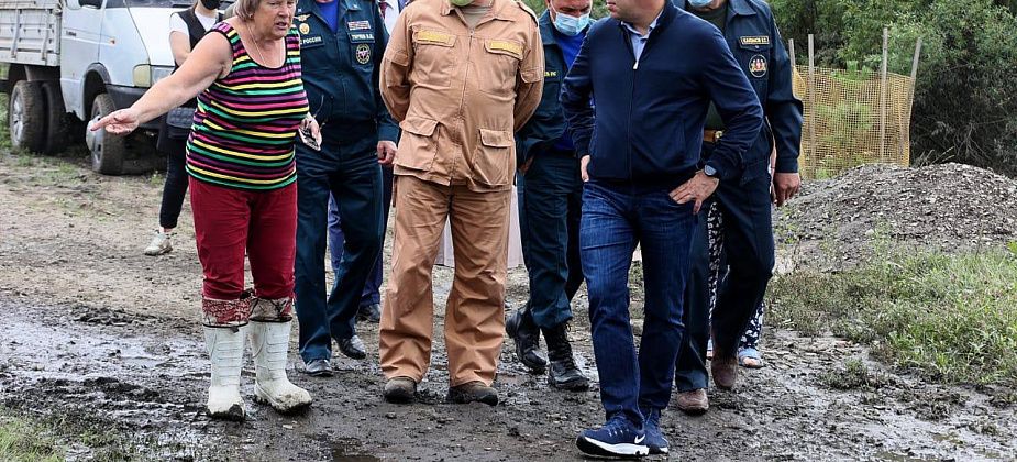 Евгений Куйвашев в Верхней Салде заявил о необходимости ускорить выплаты людям из подтопленных домов и на месте дал ещё ряд поручений штабу