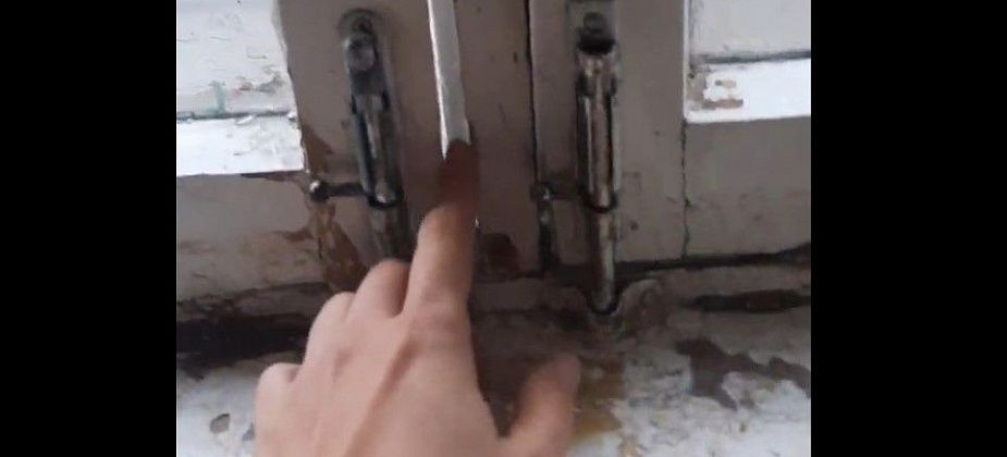 «Здесь дубак невыносимый»: мама с ребенком в ужасе от палаты в капельном отделении. Что отвечают медики