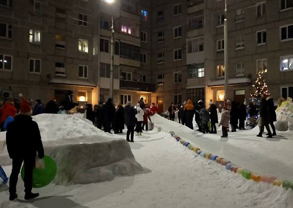 В Краснотурьинске сообща Новый год встретили жильцы целого дома
