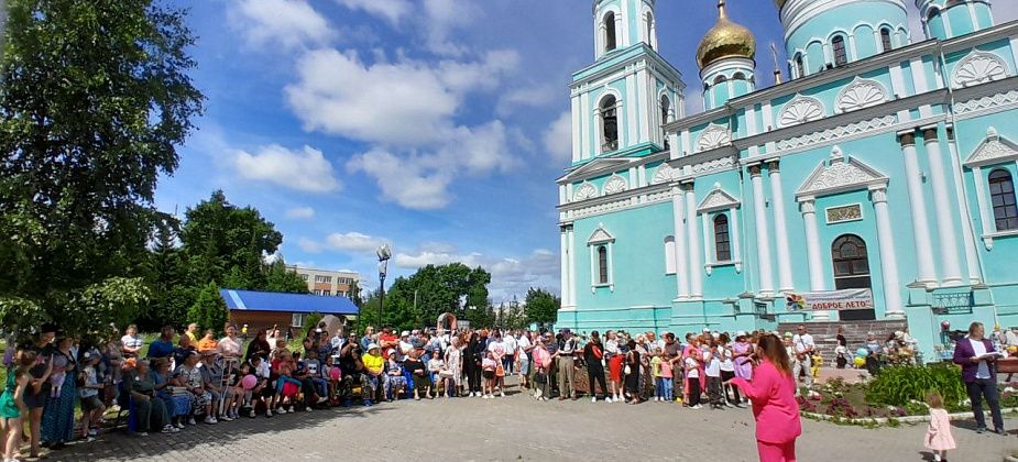 Праздник “Доброе лето”, посвященный Дню семьи, прошел в Краснотурьинске