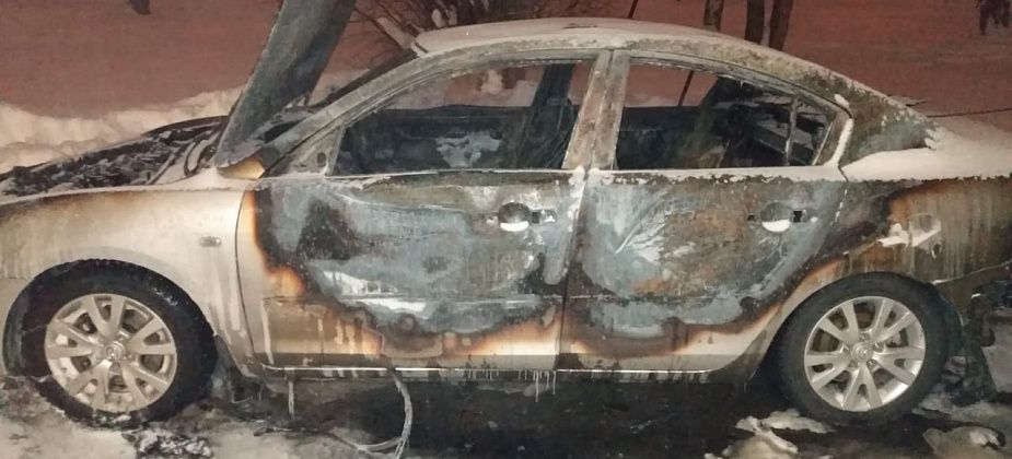 В Краснотурьинске за выходные сгорели две машины. Ущерб — около полумиллиона рублей