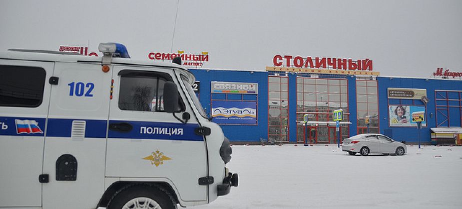 В Краснотурьинске ночью взломали «Столичный». Попытались вынести несколько дорогих смартфонов