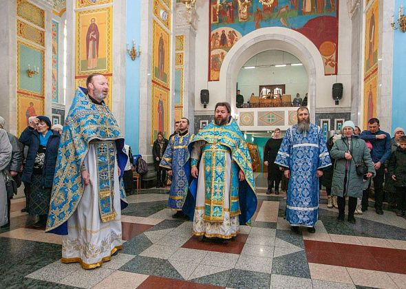 Прихожане собора Максима Исповедника отметили День народного единства