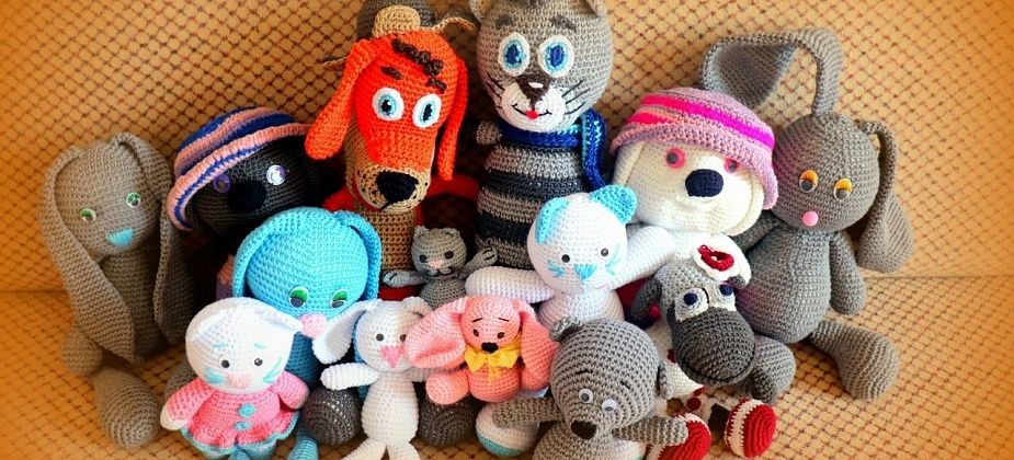 Сотрудники колонии передали в детдом теплые вещи и игрушки, изготовленные осужденными женщинами
