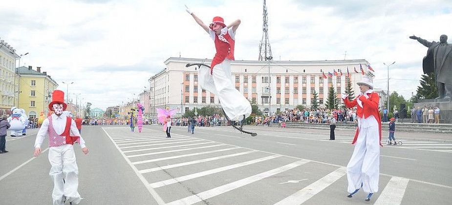 День города: будет парад выпускников и фейерверк, который горожане могут и не увидеть