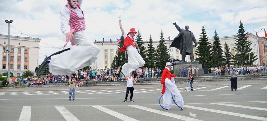 Во время Дня города пройдет дефиле «Двойная радость» 