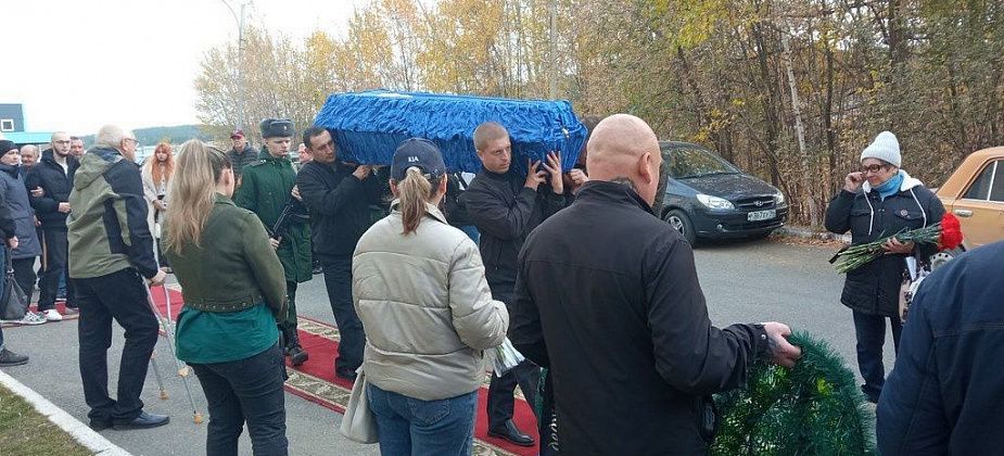 «Ваш отец погиб 18 сентября». Простились с краснотурьинцем Дмитрием Клевакиным, погибшим на СВО