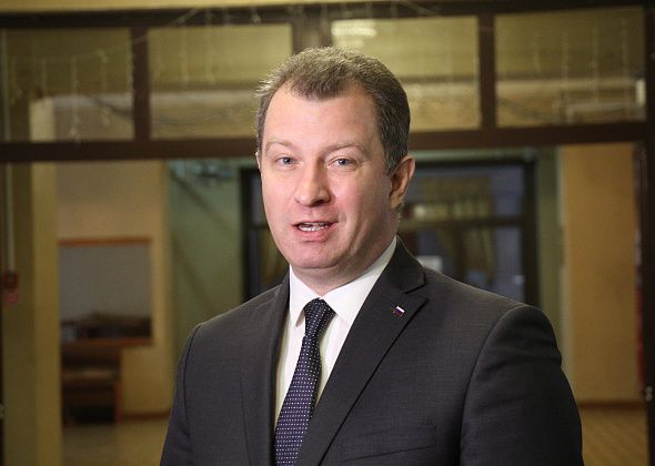 ﻿Несовершеннолетний ребенок мэра Серова заработал за год 400 тысяч рублей. Его папа - в шесть раз больше