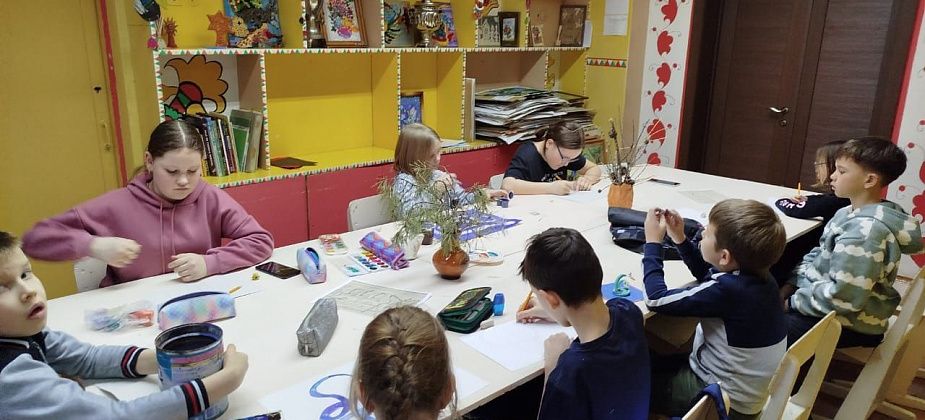 От «грязи» до Вази*: в краснотурьинской изостудии помогают раскрыться юным талантам
