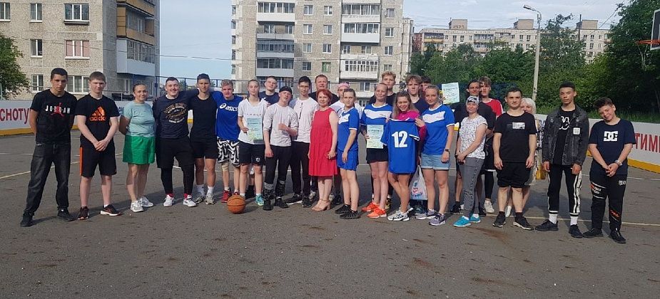 Прошли городские соревнования по стритболу среди подростков и молодежи