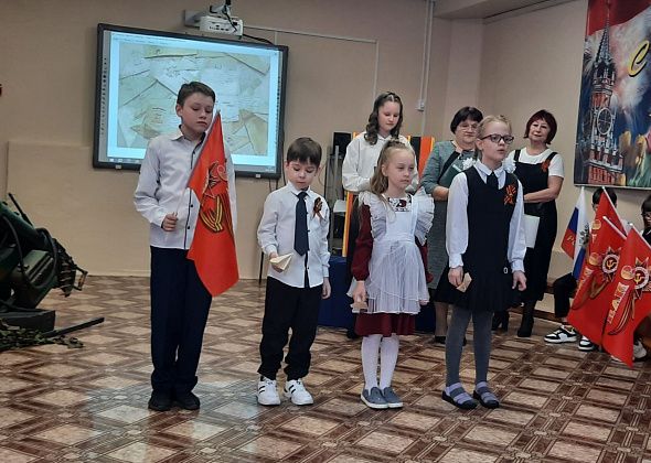 «Для ребят это было волнительно»: воспитанники КЦСОН поздравили ветеранов с Днем Победы